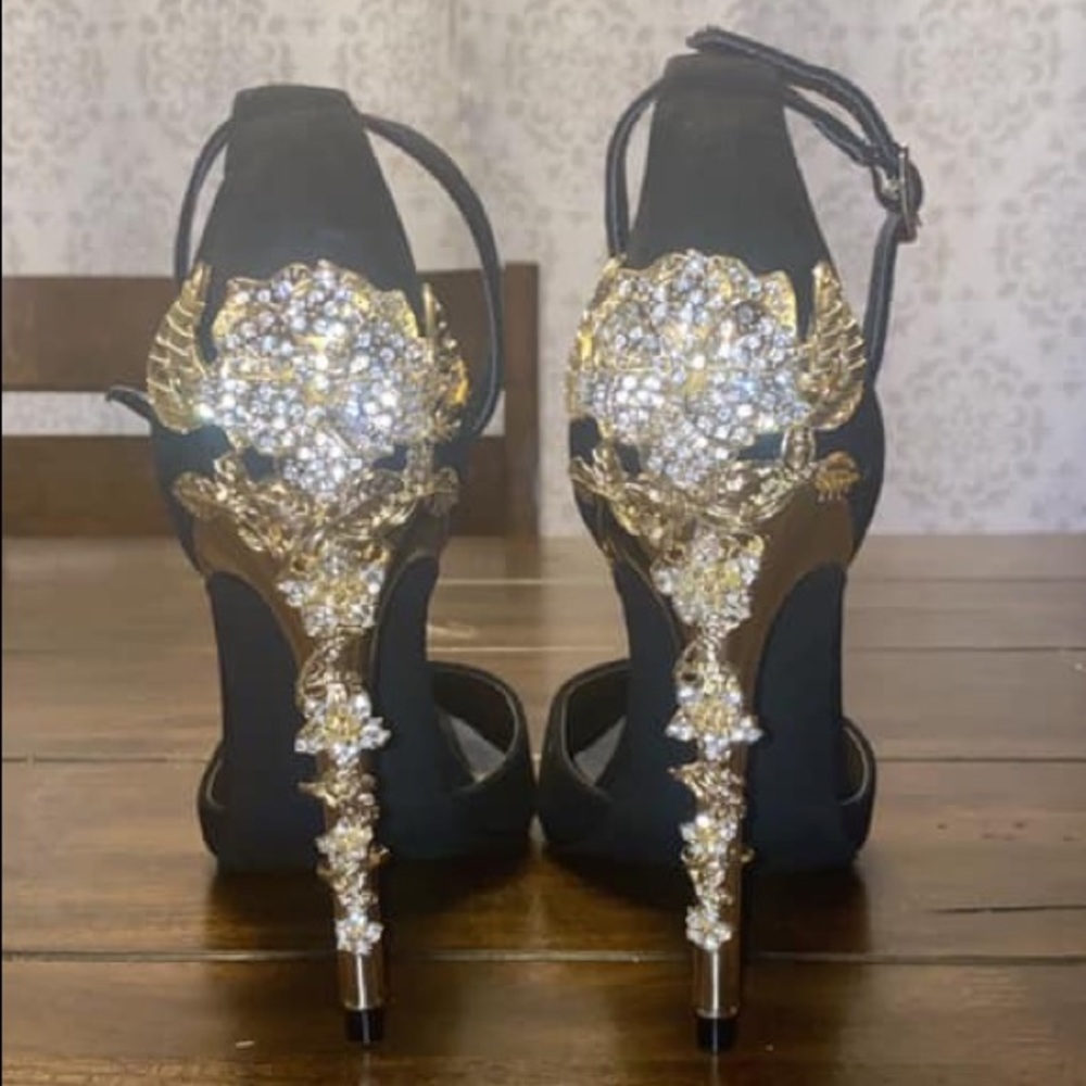 Heels - Picture 2 of 2